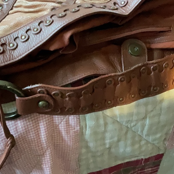 Isabella Fiore Tan Hobo Bag with Textured Leather - Picture 3 of 8